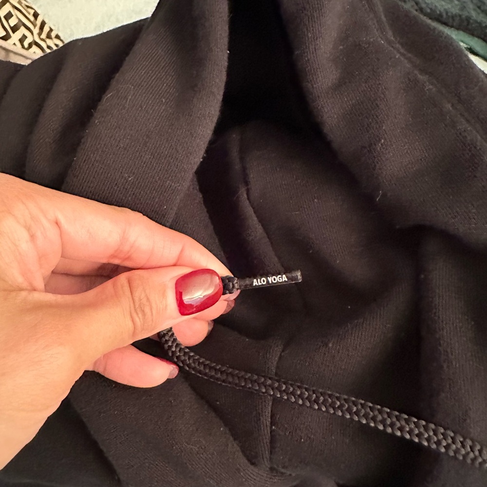 Alo Yoga Bae Hoodie- cropped - Picture 5 of 5